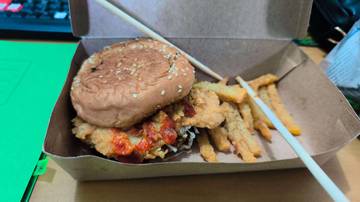 Makanan Siap Saji Masih Diminati di Sungailiat