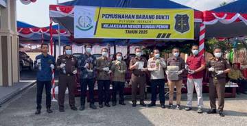 Kejari Sungai Penuh Musnahkan Barang Bukti 23 Perkara