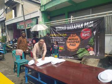 Pelestari Sanggul dan Kebaya Hadir di Putat Jaya