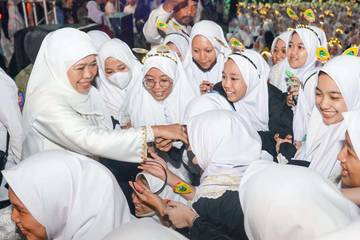 Gubernur Khofifah Ajak Sambut Tahun Baru Dengan Doa