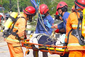 Apel Kesiapsiagaan Bencana Hidrometeorologi Sragen Diwarnai Simulasi Rescue