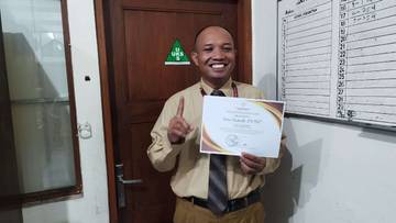 Hari Pahlawan, Humas SD Muh1 Solo Terima Penghargaan 