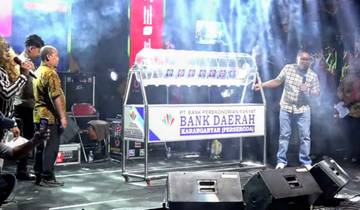 Target Terlampaui, Bank Daerah Karanganyar Bagi Hadiah Untuk Nasabah