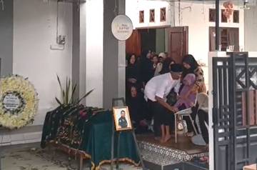 Kedatangan Jenazah Hariadi Disambut Isak Tangis, Keluarga Kenang Sosoknya