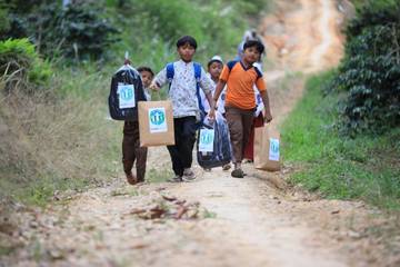 ASAR Humanity Salurkan 186 Pakek Sekolah dari Turki