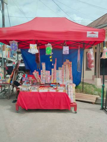 Jelang Tahun Baru 2026, Penjual Terompet Mulai Ramai