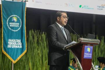 Goverment Encourages Young Graduates to Join Creative Economy