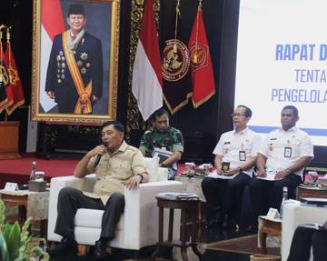 Minister Sjafrie Discusses Natural Resources Governance