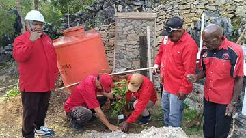 PDIP Papua Pegunungan Tanam Pohon dan Lepas Udang