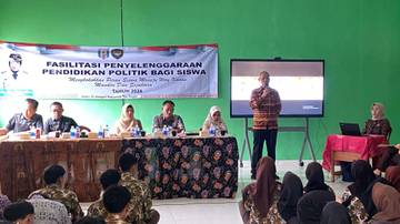 Kesbangpol Way Kanan Fasilitasi Pendidikan Politik untuk Pelajar