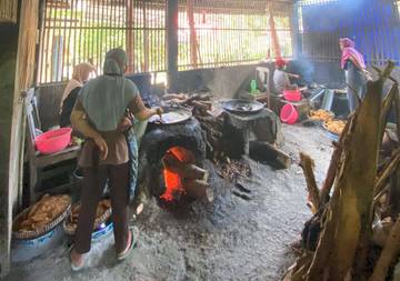 Peyek Payung Menoreh Tetap Bertahan Ditengah Mahalnya BahanBaku