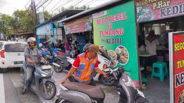 Haryanto Pecel, Pensiunan BRI yang Sukses dengan Sego Pecel