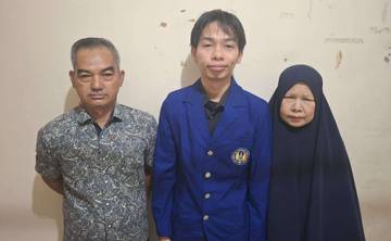 Anak Penjual Es Teh Raih IPK 3,98