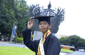 Kisah Wisudawan UNY dengan IPK Tertinggi   