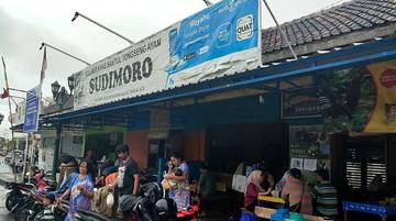 Libur Nataru, Warung Tongseng Ayam Sudimoro Diserbu Wisatawan