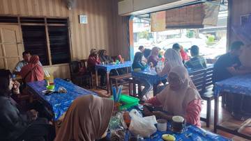 Meski Cuaca Hujan, Tongseng Sudimoro Tetap Dibanjiri Pengunjung