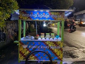 Nikmatnya Wedang Ronde Buatan Yudo Miliki Pelanggan Setia 
