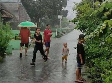 DIY Berpotensi Hujan Plus Gelombang Laut Tinggi