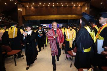 Kisah Manuel Vong, Anak Penjual Roti Jadi Menteri