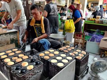 Apem Beras Bu Wanti, Kuliner Bertahan Lintas Generasi 