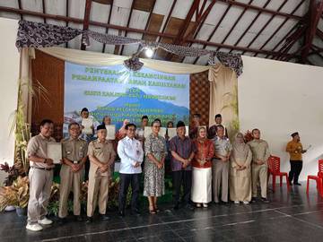 Ratusan Warga Relokasi Sudimoro Terima Serat Palilah