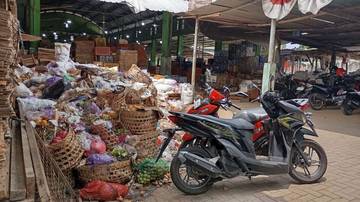 Tak Terangkut, Sampah Pasar Giwangan Menumpuk
