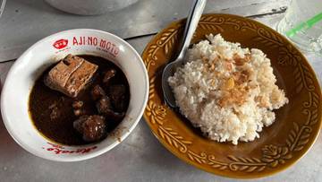 Brongkos Pak Dembo Kuliner Legendaris Alun-Alun Utara