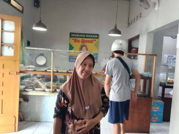 Cita Rasa Legendaris Terik Daging Warung Bu Spoed 