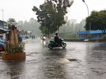 Hujan Lebat Berpotensi Melanda DIY Hari Ini